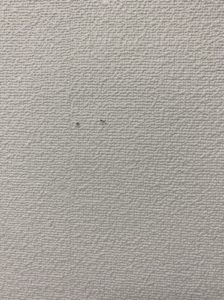 壁に付けられる家具の穴